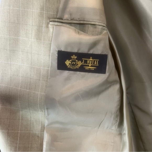 J. Vital 2piece suit size 42R top and 42R/ 35W
bottom Men's Tan Blazer - Picture 10 of 17